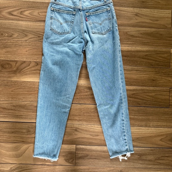 Levi’s Mom Jeans | Size 25 | Light Wash Raw Hem - Picture 3 of 8